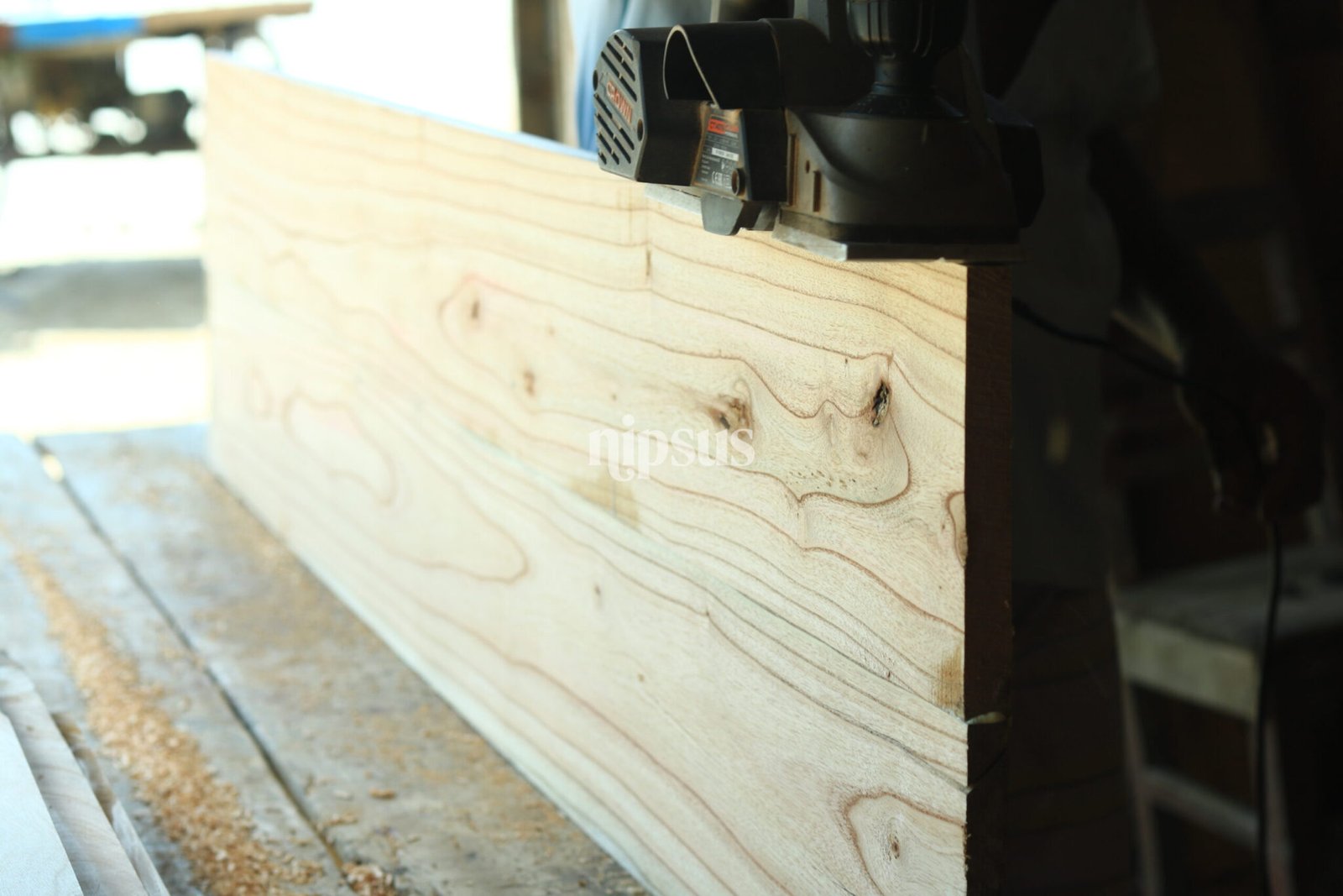 Power, precision, perfection — the electric planer in motion! ⚡🪵”